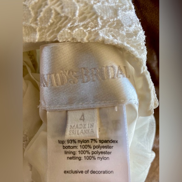 GIRLS FLOWER GIRL DRESS. - Picture 2 of 6